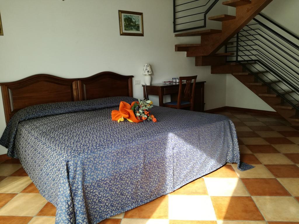 罗坎达德尔阿泽特酒店 San Salvatore Monferrato 外观 照片