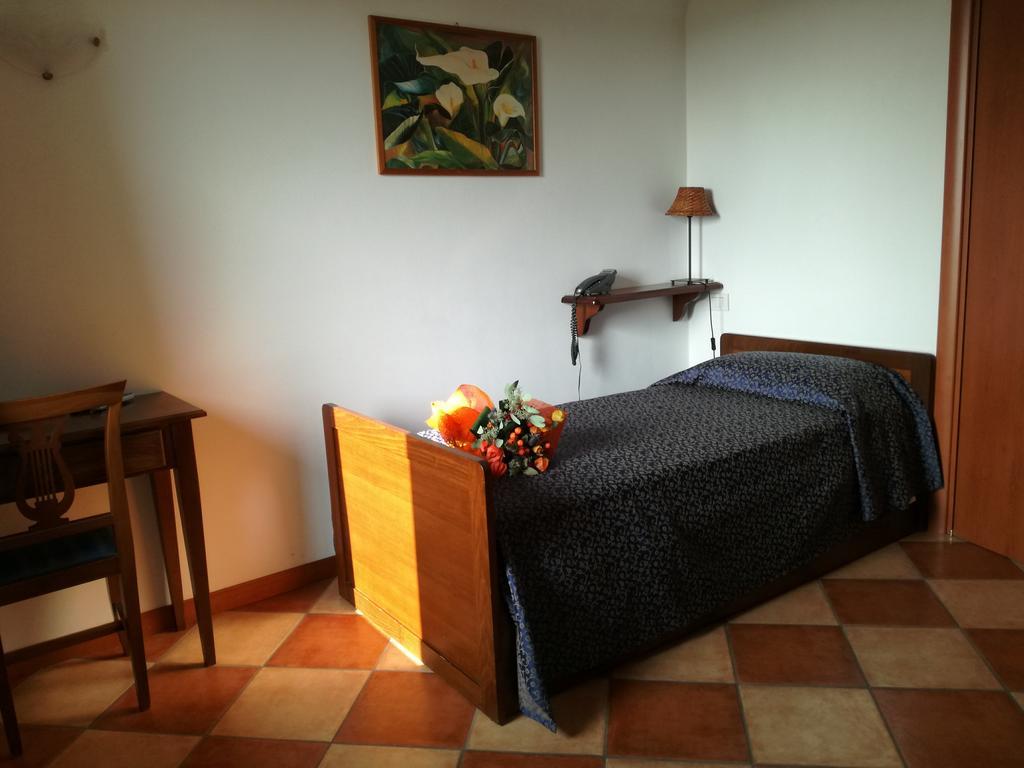 罗坎达德尔阿泽特酒店 San Salvatore Monferrato 外观 照片